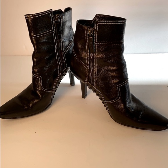 Tod’s Black with White Stitch Accent Ankle Boots - Picture 2 of 7
